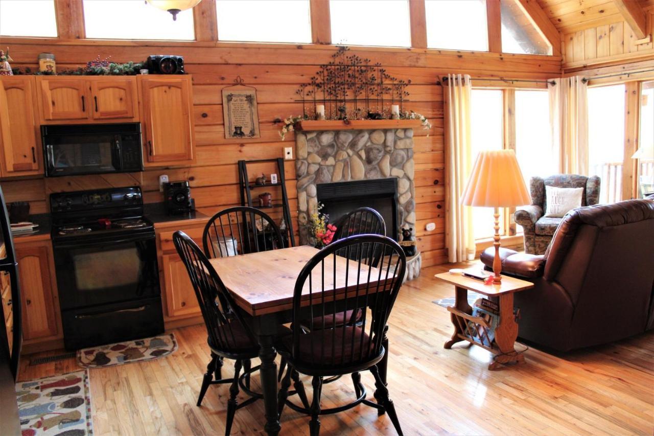 Mountain Joy -Private Treehouse Style Cabin That Sleeps 4-Free Tickets Gatlinburg Exterior foto